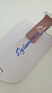 Series of peeling back the foil… and watch the magic unfold ✨

There’s something so satisfying about that moment the shine reveals the final piece. Every detail personalised to give that wow factor.

From soft golds to bold pops of colour, each one feels like its own little reveal 💫

#hotfoiling #calligraphyperth #perthevents #personaliseddetails #perthcreatives